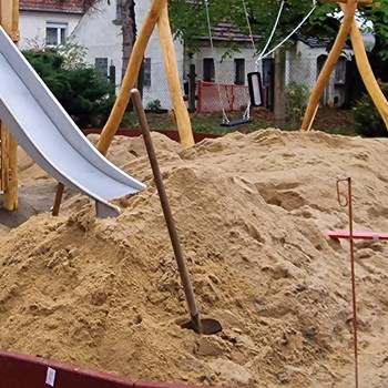 schaufel im sand